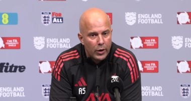 سلوت يؤكد فرحته بالتعاقد مع إيزاك ويتحدث عن رغبتهم في ضم جويهى