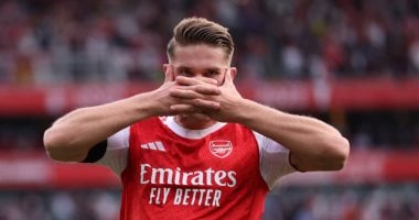 جيوكيريس يتوج بلقب أفضل مهاجم في حفل الكرة الذهبية 2025 مباشرة