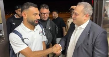 سفير مصر في بوركينا فاسو يبرز روح المنتخب بعد لقائه محمد صلاح