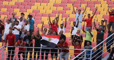 ألف مشجع مصري يساند المنتخب الوطني في مواجهته أمام بوركينا فاسو
