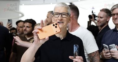 تيم كوك يوضح تفاصيل بطارية iPhone Air الجديدة رغم تصميمها النحيف