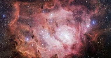 دراسات جديدة تكشف أن نجوم الكون الأولى قد تكون أصغر مما تراه الأعين