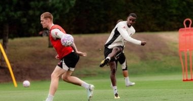 إليك العنوان المعاد صياغته:

ألكسندر إيزاك ينضم لتدريبات ليفربول للمرة الأولى وسط أنباء صفقة ضخمة