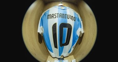 ريال مدريد يحتفي بنجم الأرجنتين بتسليم قميص ميسي في مواجهة الإكوادور