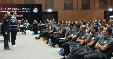 أوسكار رويز يناقش التحضيرات مع حكام الدوري الممتاز قبل الجولة السادسة