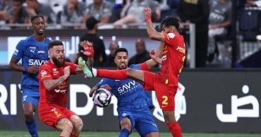 الهلال يتأخر أمام القادسية بهدف في الشوط الأول خلال المواجهة المثيرة