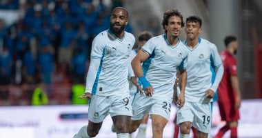 نيوم يتفوق على ضمك في الشوط الأول بحضور أحمد حجازي فيديو مباشر