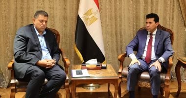 وزير الرياضة يلتقي رئيس اتحاد اليد لمناقشة تحضيرات مونديال الأندية