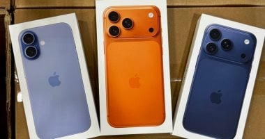 كيفية تخصيص شاشة آيفون الرئيسية بتصميم Liquid Glass في تحديث iOS 26