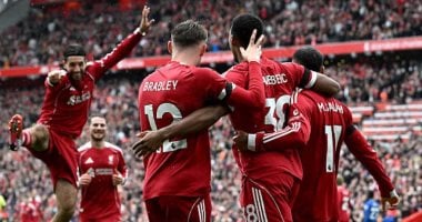 ليفربول يكتسح إيفرتون بهدفين في أول نصف ساعة ويفرض السيطرة