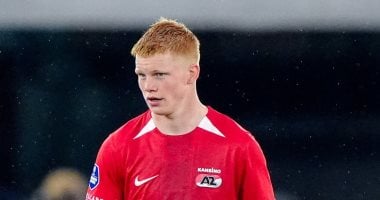 منافسة قوية بين ريال مدريد وتشيلسي لانتزاع موهبة ألكمار الهولندية