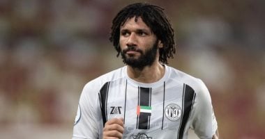 محمد النني يغادر الملعب مصابا في الدقيقة 12 خلال مواجهة الجزيرة والوحدة