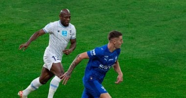 الهلال يحقق انتصارا مثيرا بعد تأخره أمام الأخدود في دوري المحترفين السعودي