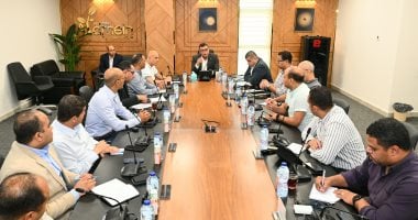 وزير الإسكان يترأس اجتماع متابعة تطوير مشروعات مدينتي العلمين الجديدة ومارينا