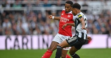 نيوكاسل يحقق تقدما مثيرا أمام آرسنال في شوط حافل بالجدل فيديو