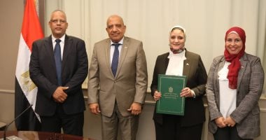 توقيع اتفاق بين وزيري الطاقة في مصر واليونان لتعزيز الربط الكهربائي بين الدولتين 5 توقيع اتفاق بين وزيري الطاقة في مصر واليونان لتعزيز الربط الكهربائي بين الدولتين