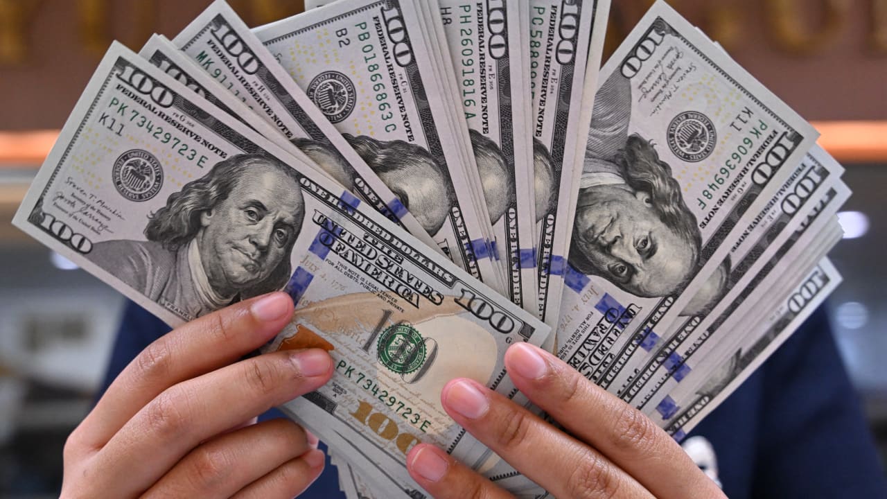 ثبات مستمر في سعر الدولار في العراق اليوم مقابل الدينار العراقي في تداولات الشراء والبيع الأخيرة