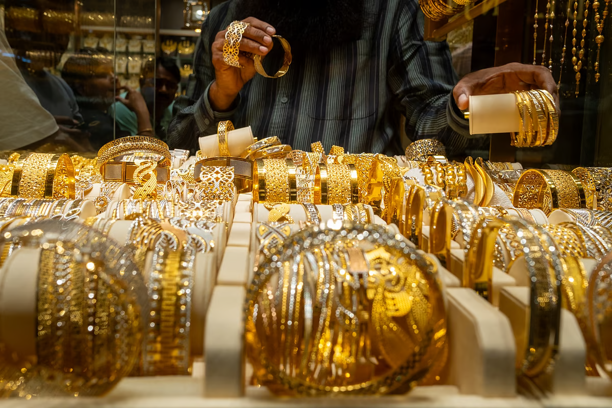سعر الذهب في مصر في الشراء والبيع مع بداية تعاملات اليوم الصباحية بعد آخر ارتفاع 5 سعر الذهب في مصر في الشراء والبيع مع بداية تعاملات اليوم الصباحية بعد آخر ارتفاع