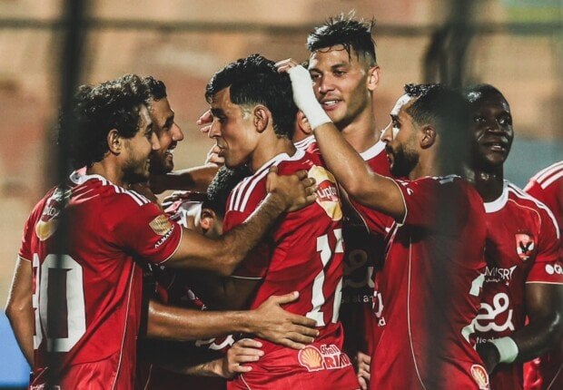 أزمة الأهلي: استهداف وسط الملعب وتجاهل دور المدافعين