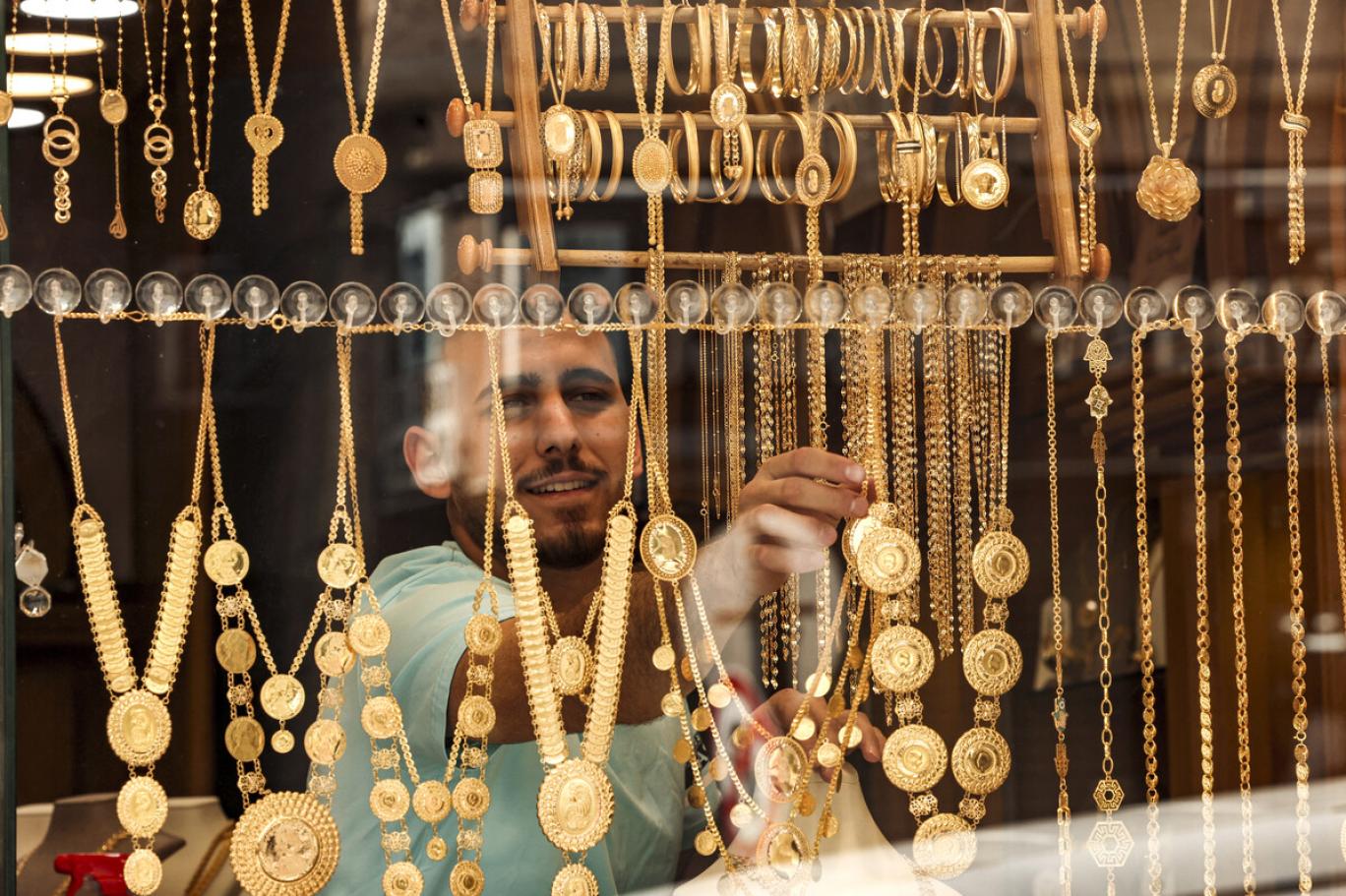 تراجع سعر الذهب في العراق اليوم في تداولات الشراء والبيع الصباحية وفقًا لآخر تحديث عالمي 5 تراجع سعر الذهب في العراق اليوم في تداولات الشراء والبيع الصباحية وفقًا لآخر تحديث عالمي