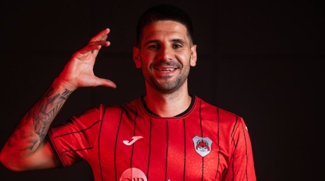 الريان القطري يضم مهاجم الهلال السعودي الصربي ميتروفيتش