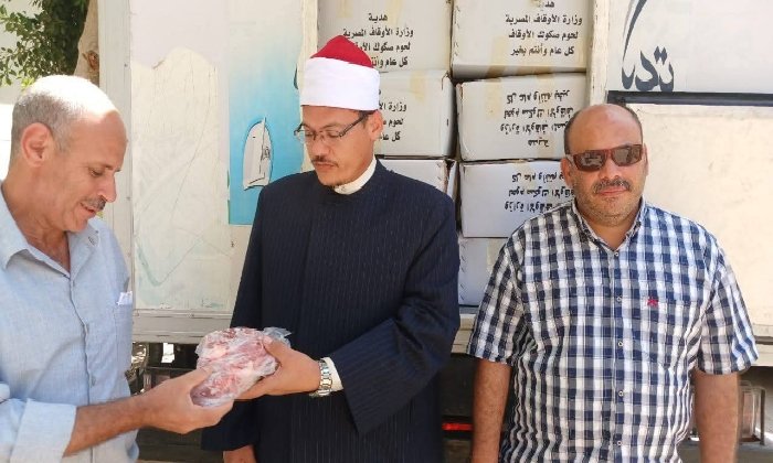 توزيع 2 طن من اللحوم من أوقاف الفيوم لدعم جهود التضامن الاجتماعي