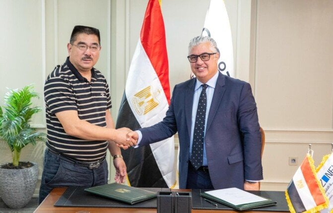 عقد شراكة جديدة: قناة السويس تعلن تعاونها مع شوانفينج الصينية للملابس