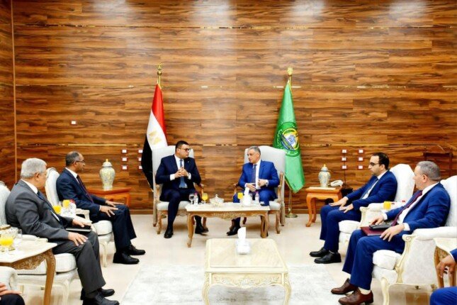 لقاء تعزيز التعاون بين وزير الإسكان ومحافظ الإسماعيلية