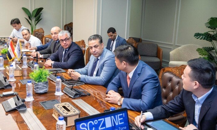 لقاء رئيس هيئة قناة السويس مع وفد نانجينج لتعزيز التعاون الاقتصادي