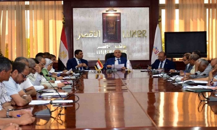 محافظ الأقصر يطالب بسرعة حسم ملف التقنين