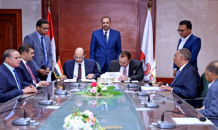 محافظ سوهاج وبنك الأهلي يخطوان نحو تعزيز الاستثمار بالمشاركة الاستراتيجية
