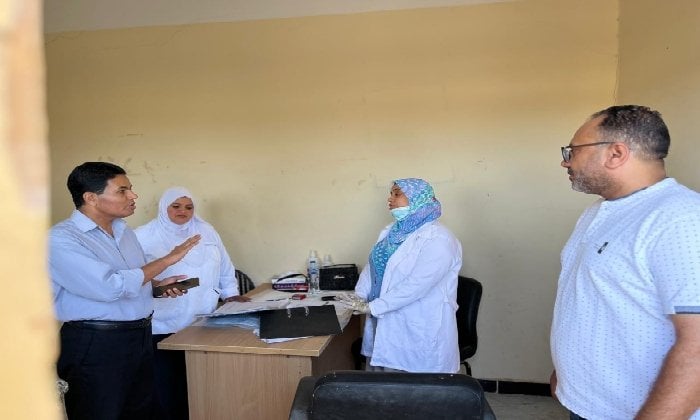 مدير صحة الأقصر يشرف على القوافل الطبية ومبادرة 100 يوم لصحة أفضل