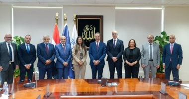 وزير الاتصالات يشهد منح تراخيص إنترنت الأشياء لسبع شركات تصنيع سيارات عالمية 5 وزير الاتصالات يشهد منح تراخيص إنترنت الأشياء لسبع شركات تصنيع سيارات عالمية