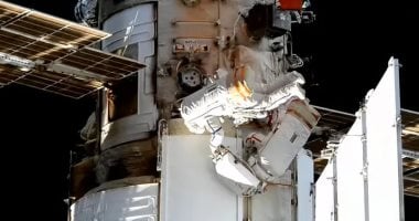 رواد فضاء روس ينفذون تجارب علمية وصيانة على محطة الفضاء الدولية