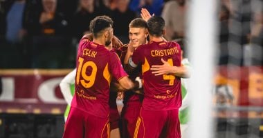 روما يحقق انتصارا مثيرا على بارما ويعزز مركزه الثاني في الدوري الإيطالي 1 روما يحقق انتصارا مثيرا على بارما ويعزز مركزه الثاني في الدوري الإيطالي