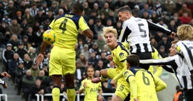 نيوكاسل يواصل انتصاراته ويتفوق على توتنهام في كأس الرابطة 1 نيوكاسل يواصل انتصاراته ويتفوق على توتنهام في كأس الرابطة