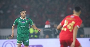 جماهير الوداد تشعل الأجواء في قمة الدوري المغربي أمام الرجاء فيديو